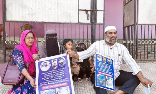 വിസ തട്ടിപ്പും വാഹനമോഷണവും; മുഖ്യപ്രതിയുടെ വീടിനു മുന്നിൽ കൈക്കുഞ്ഞുമായി പ്രതിഷേധം