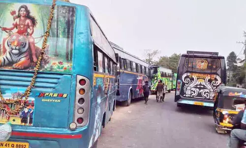 തിരക്കേറി; പുനലൂർ മിനി പമ്പയിൽ കാര്യങ്ങൾ കൈവിടുന്നു