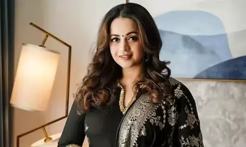 സ​ലാ​ല ക​ള​റാ​ക്കാ​ൻ ഭാ​വ​ന​യെ​ത്തു​ന്നു