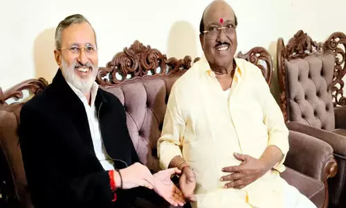 വിവാദങ്ങൾക്കിടെ വെള്ളാപ്പള്ളി നടേശനുമായി കൂടിക്കാഴ്ച നടത്തി പ്രകാശ് ജാവദേക്കർ