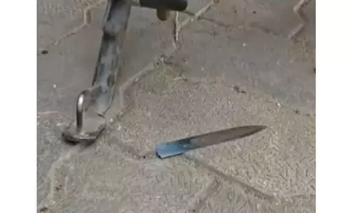 രണ്ട് ഓട്ടോ ഡ്രൈവർമാർക്ക് കുത്തേറ്റു; നെഞ്ചിലടക്കം പരിക്ക് രണ്ട് ഓട്ടോ ഡ്രൈവർമാർക്ക് കുത്തേറ്റു; നെഞ്ചിലടക്കം പരിക്ക്