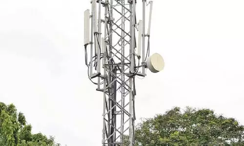 മദ്യ ലഹരിയിൽ മൊബൈൽ ടവറിന് മുകളിൽ കയറി യുവാവിന്‍റെ ആത്മഹത്യാ ഭീഷണി