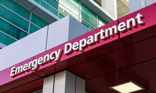 ആശുപത്രിക്ക്​ മുന്നിൽ കാറിൽ യുവതിയുടെ പ്രസവം; കാ​റി​ന​ക​ത്തു​ത​ന്നെ പ​രി​ച​രിച്ച് ഡോ​ക്ട​ർ​മാ​ർ