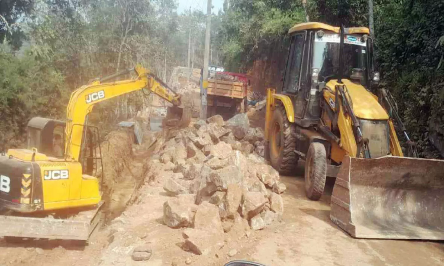 അ​ച്ച​ൻ​കോ​വി​ൽ-ക​ല്ലേ​ലി-പ്ലാ​പ്പ​ള്ളി റോ​ഡ് ചി​റ്റാ​ർ റീ​ച്ച് ആ​റുമാ​സ​ത്തി​ന​കം