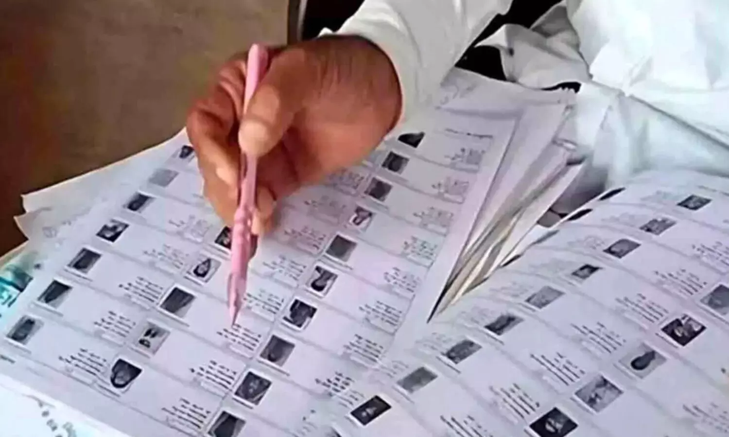 എസ്​.ഐ.ആർ മാപ്പിങ്ങിന്​ സർക്കാർ നേരിട്ടിറങ്ങുന്നു; തിരിച്ചറിയൽ രേഖകൾ ഫീസില്ലാതെ ലഭ്യമാക്കും