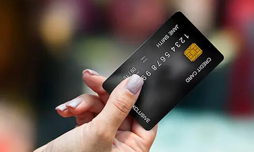 വരുന്നൂ, സ്ത്രീകൾക്ക് സർക്കാർ ക്രെഡിറ്റ് കാർഡും ഇൻഷൂറൻസും