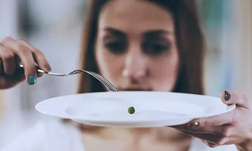 അമിത പഞ്ചസാരയും മൈദയും; ജങ്ക് ഫുഡുകൾ കാരണം പത്തിൽ നാല് ഇന്ത്യൻ യുവതികൾക്ക് പോഷകാഹാരക്കുറവ്!