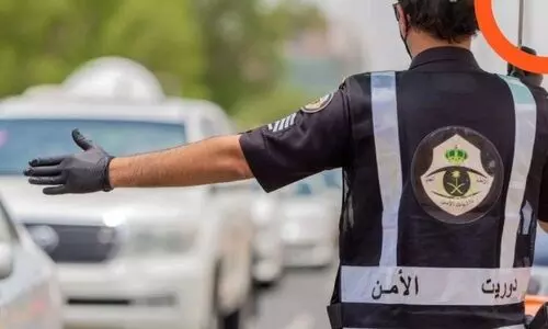 വാഹനങ്ങളിലെ സ്റ്റിക്കർ: പിഴ ചുമത്തൽ കർശനമാക്കി സൗദി ട്രാഫിക്, 100 മുതൽ 1000 റിയാൽ വരെ പിഴ വാഹനങ്ങളിലെ സ്റ്റിക്കർ: പിഴ ചുമത്തൽ കർശനമാക്കി സൗദി ട്രാഫിക്, 100 മുതൽ 1000 റിയാൽ വരെ പിഴ