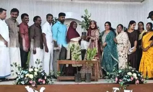 മുറിച്ച മരങ്ങൾക്ക് പ്രായശ്ചിത്തം; മകളുടെ കല്യാണത്തിന് വൃക്ഷത്തൈകൾ സമ്മാനം നൽകി മരംമുറി തൊഴിലാളി