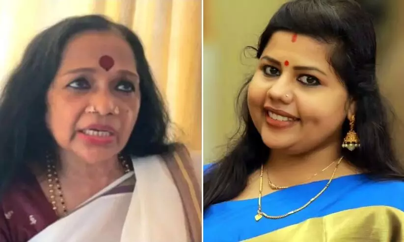 ‘ആകപ്പാടെ ഉരുണ്ടിരിക്കുന്ന ഒരുത്തി, പിണ്ഡോദരി മോളെ നിന്നെ ഏതേലും പബ്ലിക് സ്പേസിൽ ഞാൻ കാണും’; സ്നേഹ ശ്രീകുമാറിനെ അധിക്ഷേപിച്ച് സത്യഭാമ ‘ആകപ്പാടെ ഉരുണ്ടിരിക്കുന്ന ഒരുത്തി, പിണ്ഡോദരി മോളെ നിന്നെ ഏതേലും പബ്ലിക് സ്പേസിൽ ഞാൻ കാണും’; സ്നേഹ ശ്രീകുമാറിനെ അധിക്ഷേപിച്ച് സത്യഭാമ