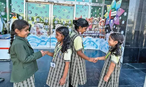 സ്കൂളുകൾ സജീവമായി; ആദ്യദിനം 95 ശതമാനം ഹാജർ