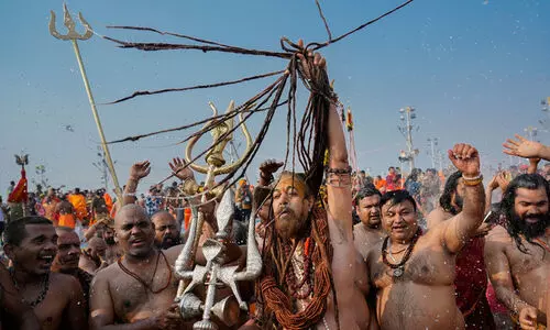 കുംഭ മേളയിലും പരിസര പ്രദേശത്തും അഹിന്ദുക്കളെ പ്രവേശിപ്പിക്കരുത് -ആവശ്യവുമായി ശ്രീ ഗംഗാ സഭ; നടപടി സ്വീകരിക്കുമെന്ന് ഉത്തരാഖണ്ഡ് സർക്കാർ