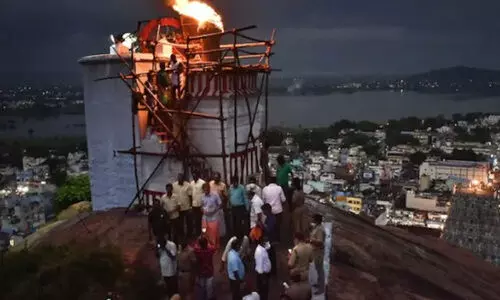 തിരുപ്പറംകുൺറം: ദർഗയോട് ചേർന്ന് ദീപം തെളിയിക്കാൻ മദ്രാസ് ഹൈകോടതി അനുമതി