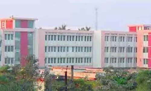 11 വർഷമായി ഒന്നാംവർഷ എം.ബി.ബി.എസ് ക്ലാസിലിരിക്കുന്ന വിദ്യാർഥിയെ പുറത്താക്കാൻ മാർഗം തേടി യു.പി കോളജ് അധികൃതർ