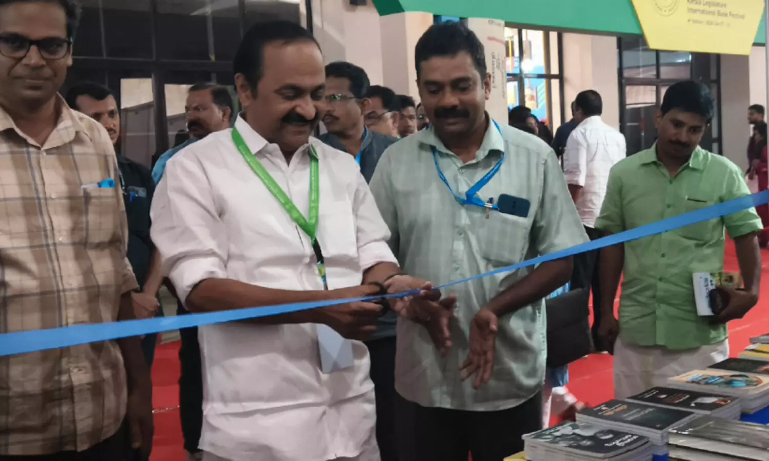 നി​യ​മ​സ​ഭ പുസ്തകോത്സവം; മാധ്യമം ബുക്സ്’ സ്റ്റാൾ തുറന്നു