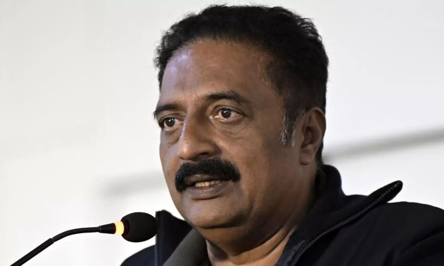 സിദ്ധരാമയ്യ ഭരണത്തിൽ നിയന്ത്രണം ശക്തമാക്കണം -പ്രകാശ് രാജ്