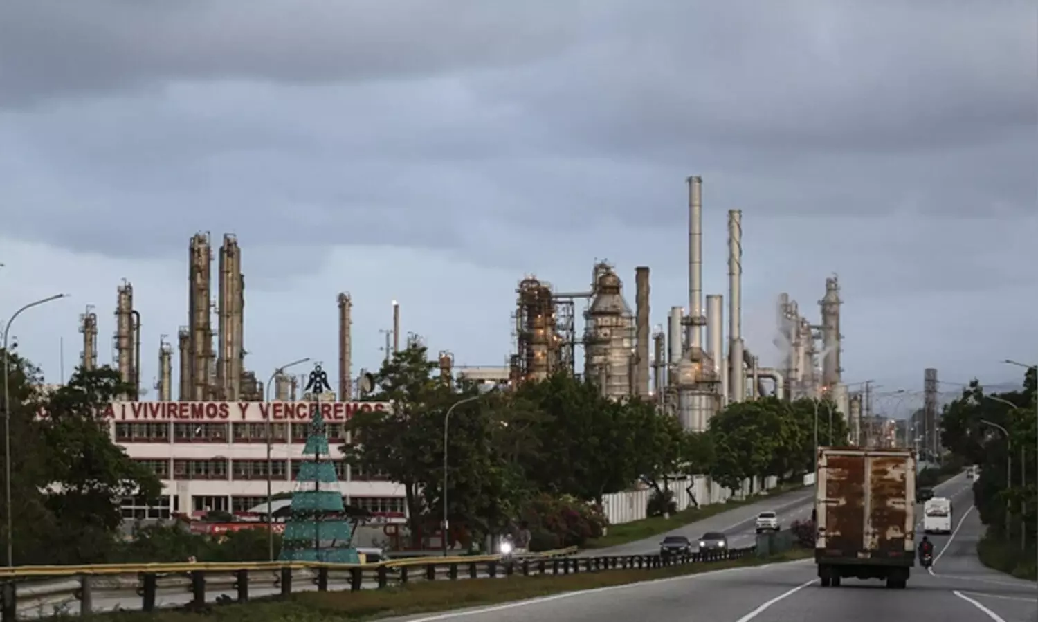 വെനിസ്വേലൻ എണ്ണ വർഷങ്ങളോളം യു.എസ് നിയന്ത്രിക്കുമെന്ന് ട്രംപ്