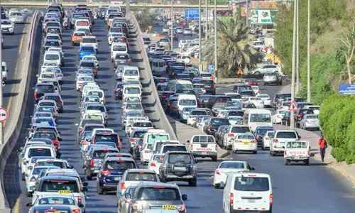 നി​യ​മം ക​ർ​ശ​ന​മാ​ക്കി;   ട്രാ​ഫി​ക് നി​യ​മ​ലം​ഘ​ന​ങ്ങ​ളി​ൽ കു​റ​വ്