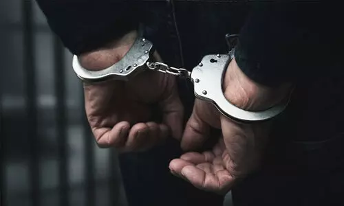 അ​നാ​ശാ​സ്യം: അ​ഞ്ച് പ്ര​വാ​സി​ക​ൾ അ​റ​സ്​​റ്റി​ൽ