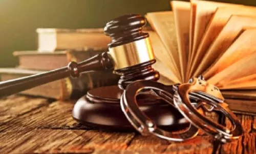 നി​യ​മ​വി​രു​ദ്ധ കാ​റോ​ട്ട മ​ത്സ​രം; ര​ണ്ട് ഡ്രൈ​വ​ർ​മാ​ർ​ക്ക് ത​ട​വും ക​ന​ത്ത പി​ഴ​യും