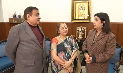 ചാണകത്തിൽനിന്നുള്ള പെയിന്റടിച്ച്   മന്ത്രി നിതിൻ ഗഡ്കരിയുടെ ഓഫിസ് മുറി