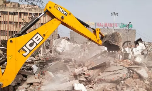 ബുൾഡോസറുകൾ ഡൽഹി ജമാ മസ്ജിദ് പരിസരത്തേക്ക് ?