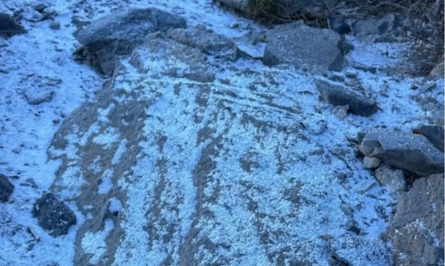 ജബൽ ശംസിൽ താപനില   വീണ്ടും താഴ്ന്നു; -2.2°C