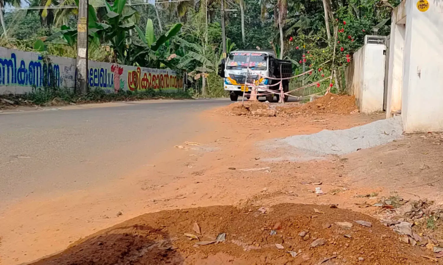 പൈപ്പ് പൊട്ടലും തീരാത്ത പണിയും; മാറനല്ലൂര്‍-അണപ്പാട് റോഡില്‍ യാത്ര ദുഷ്കരം