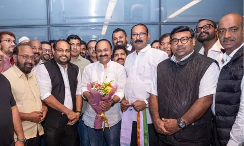 പ്ര​തി​പ​ക്ഷ നേ​താ​വി​ന് സ്വീ​ക​ര​ണം ന​ൽ​കി