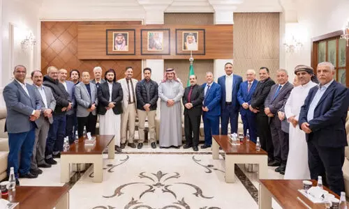 സൗ​ദി അം​ബാ​സ​ഡ​റു​മാ​യി യ​മ​ൻ എ​സ്.​ടി.​സി  പ്ര​തി​നി​ധി സം​ഘം  കൂ​ടി​ക്കാ​ഴ്ച ന​ട​ത്തി