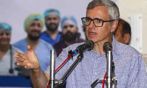 രാജ്യത്തിന്റെ മറ്റു ഭാഗങ്ങളിൽ ജനങ്ങൾ മെഡിക്കൽ കോളജിനായി കൊതിക്കുമ്പോൾ, ഇവിടെ ഒരു കോളജ് അടച്ചുപൂട്ടിയത് പടക്കം പൊട്ടിച്ച് ആഘോഷിക്കുന്നു -ഉമർ അബ്ദുല്ല