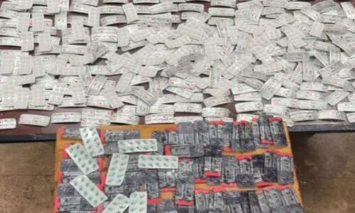 വി​മാ​ന​ത്താ​വ​ളം വ​ഴി ല​ഹ​രി​വ​സ്തു​ക്ക​ൾ ക​ട​ത്താ​ൻ ശ്ര​മം;   സൈ​ക്കോ​ട്രോ​പി​ക് ഗു​ളി​ക​ക​ളു​മാ​യി   യാ​ത്ര​ക്കാ​രി പി​ടി​യി​ൽ