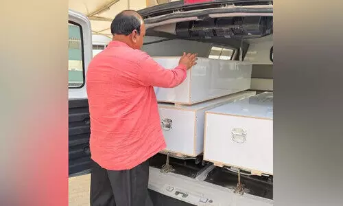 വിമാനത്തിലെ തന്റെ സീറ്റിനടിയിലെ കാർഗോ അറയിൽ സ്വന്തം ഭർത്താവിന്റെ മൃതദേഹമുണ്ടെന്ന് ആ പാവം ഉമ്മ അറിഞ്ഞില്ല; നെഞ്ചുലക്കുന്ന കുറിപ്പുമായി അഷ്റഫ് താമരശ്ശേരി