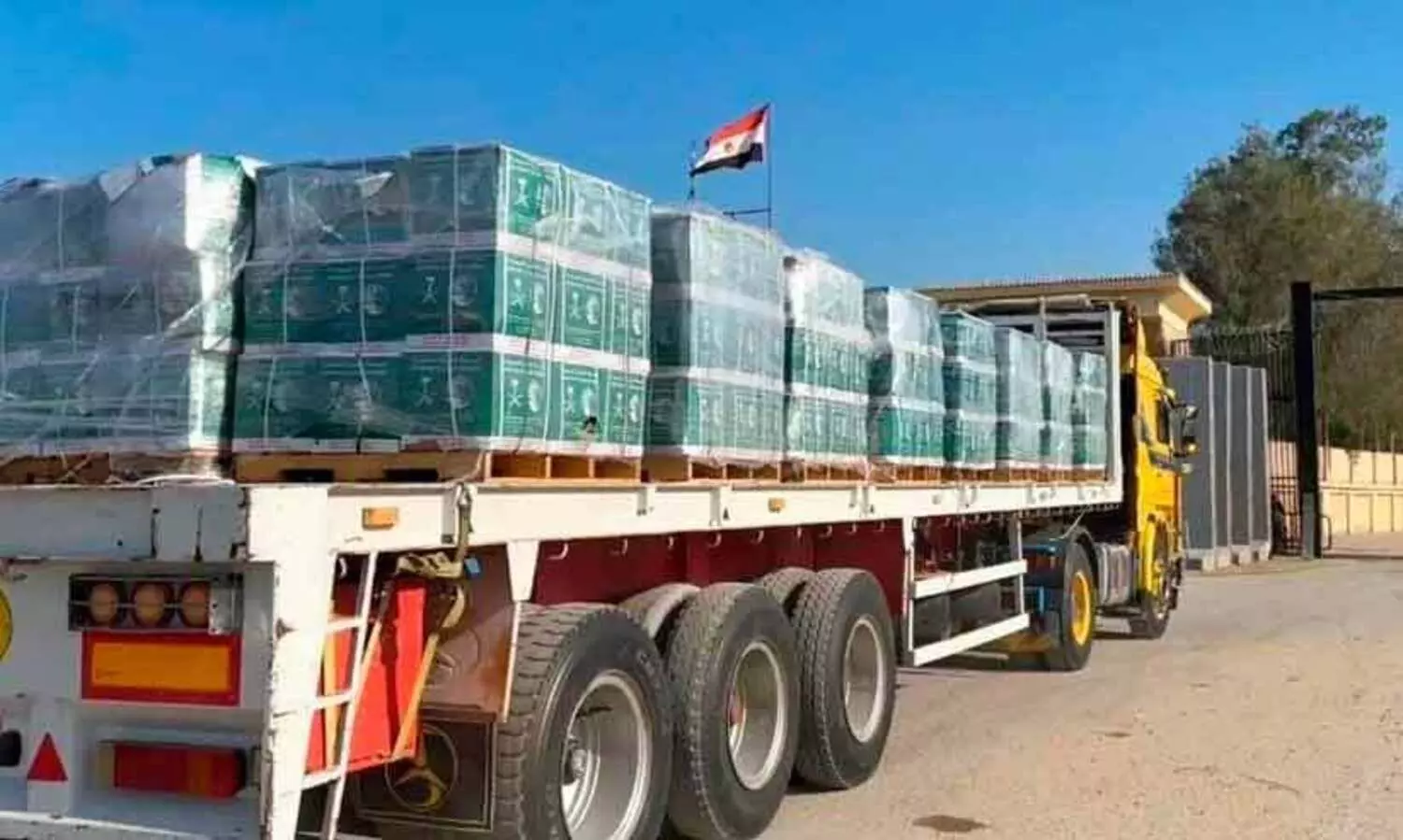 ഗസ്സയിൽ ഭക്ഷ്യധാന്യകിറ്റുകൾ എത്തിച്ച്​ സൗദി അറേബ്യ