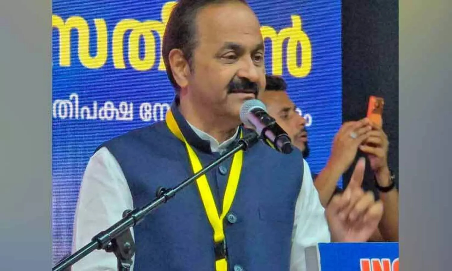 സി.പി.എം പരാജയപ്പെട്ട് തിരിച്ചോടി പോകുമ്പോഴുള്ള സ്പീഡ് ആണ് 110; മുഖ്യമന്ത്രിയെ ട്രോളി പ്രതിപക്ഷ നേതാവ്