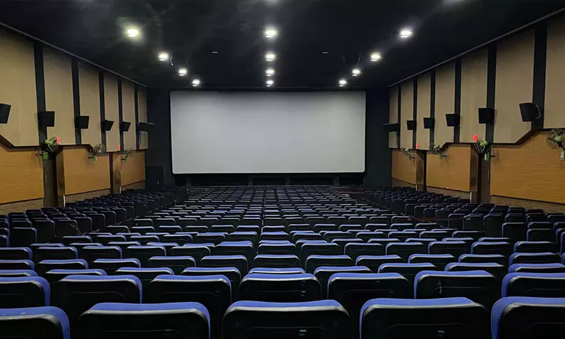 തിയറ്ററുകൾ അടച്ചിടും, ഷൂട്ടിങ് നിർത്തിവെക്കും; സംസ്ഥാനവ്യാപകമായി സൂചന പണിമുടക്ക് പ്രഖ്യാപിച്ച് സിനിമ സംഘടനകൾ തിയറ്ററുകൾ അടച്ചിടും, ഷൂട്ടിങ് നിർത്തിവെക്കും; സംസ്ഥാനവ്യാപകമായി സൂചന പണിമുടക്ക് പ്രഖ്യാപിച്ച് സിനിമ സംഘടനകൾ