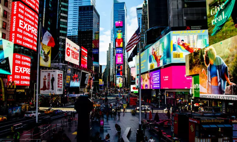 പരസ്യ ലൈസൻസുകൾ ഇനി അഞ്ച് പ്രവൃത്തിദിവസത്തിനുള്ളിൽ ; നടപടികൾ വേഗത്തിലാക്കി മന്ത്രാലയം പരസ്യ ലൈസൻസുകൾ ഇനി അഞ്ച് പ്രവൃത്തിദിവസത്തിനുള്ളിൽ ; നടപടികൾ വേഗത്തിലാക്കി മന്ത്രാലയം