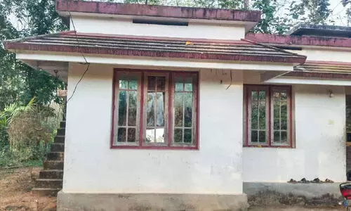 വാവേലിയിൽ വീടിനുനേരെ കാട്ടാനയാക്രമണം വാവേലിയിൽ വീടിനുനേരെ കാട്ടാനയാക്രമണം