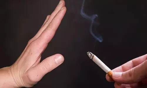 പുകവലി: ഉപദേശിച്ചയാളെ തല്ലി തോട്ടിലിട്ടു പുകവലി: ഉപദേശിച്ചയാളെ തല്ലി തോട്ടിലിട്ടു