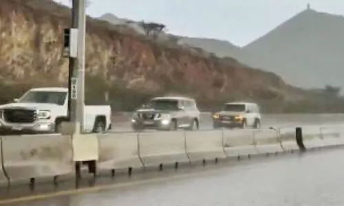 വ​ട​ക്ക​ൻ എ​മി​റേ​റ്റു​ക​ളി​ൽ ക​ന​ത്ത മ​ഴ; മു​ന്ന​റി​യി​പ്പ്​ പു​റ​പ്പെ​ടു​വി​ച്ച്​ കാ​ലാ​വ​സ്ഥ നി​രീ​ക്ഷ​ണ കേ​ന്ദ്രം