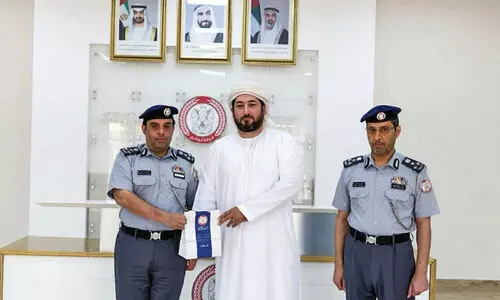 അ​പ​ക​ട​സ്ഥ​ല​ത്തെ ര​ക്ഷാ​പ്ര​വ​ർ​ത്ത​നത്തിന്​ അറബ് പൗരന് ആ​ദ​രം