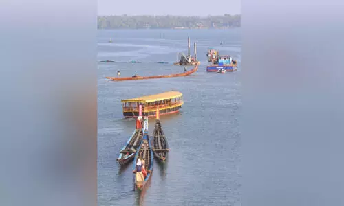 പോര് മുറുക്കാൻ ജലവീരന്മാർ;  ചു​ണ്ട​ൻ വ​ള്ള​ങ്ങ​ളു​ടെ ക​രു​ത്ത​ൻ​നി​ര ഇ​റ​ങ്ങു​മ്പോ​ൾ അ​ഷ്ട​മു​ടി കാ​യ​ലി​ൽ ഇ​ന്ന് തീ​പാ​റും