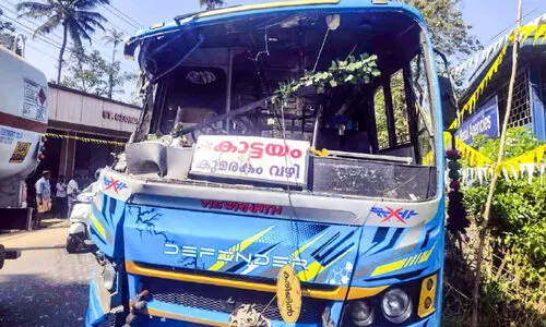 ബസും ടോറസും കൂട്ടിയിടിച്ച് ഒമ്പത്​ പേര്‍ക്ക്​ പരിക്ക്