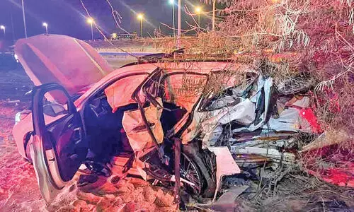 സെ​വ​ൻ​ത് റി​ങ് റോ​ഡി​ൽ വാ​ഹ​നാ​പ​ക​ടം; കു​ട്ടി​യും സ്ത്രീ​യും മ​രി​ച്ചു