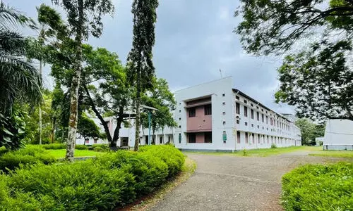 മാവേലിക്കര ബിഷപ്പ് മൂർ കോളജിൽ പൊയട്രി കഫേ