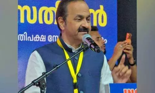 സി.പി.എം പരാജയപ്പെട്ട് തിരിച്ചോടി പോകുമ്പോഴുള്ള സ്പീഡ് ആണ് 110; മുഖ്യമന്ത്രിയെ ട്രോളി പ്രതിപക്ഷ നേതാവ് സി.പി.എം പരാജയപ്പെട്ട് തിരിച്ചോടി പോകുമ്പോഴുള്ള സ്പീഡ് ആണ് 110; മുഖ്യമന്ത്രിയെ ട്രോളി പ്രതിപക്ഷ നേതാവ്