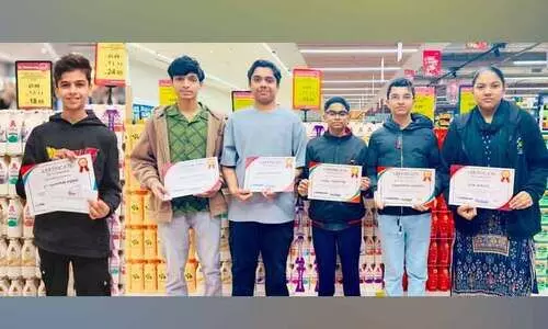 ക്വിസ്​ മത്സര വിജയികൾക്ക്​ സമ്മാനങ്ങൾ വിതരണം ചെയ്​തു