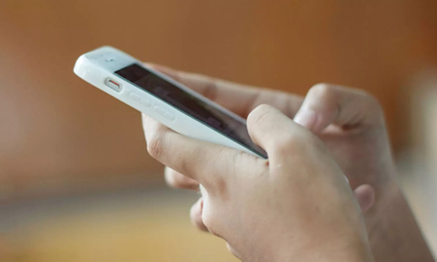 റീല്‍സ് കാണുന്നതിനിടെ കുഴഞ്ഞുവീണ പത്ത് വയസുകാരൻ മരിച്ചു; ഹൃദയാഘാതമെന്ന് ഡോക്ടർമാർ