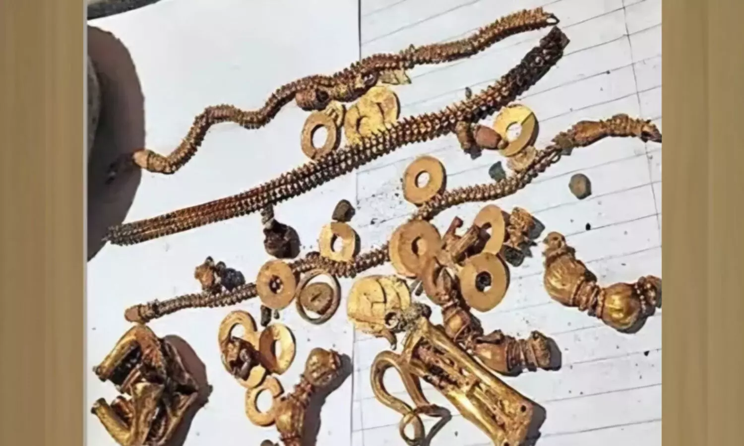 നിധി! വീടിന് മണ്ണെടുക്കുന്നതിനിടെ 60 ലക്ഷത്തിന്റെ സ്വർണ ശേഖരം കണ്ടെത്തി; ഉദ്യോഗസ്ഥരെത്തി പിടിച്ചെടുത്തു