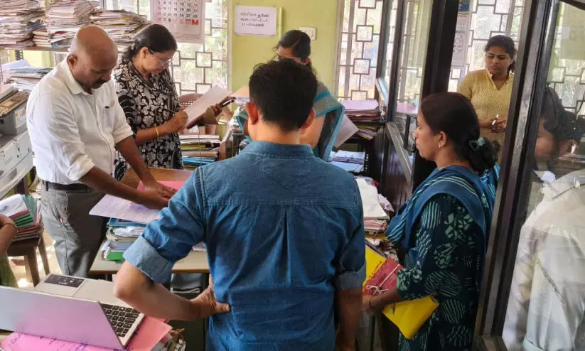കണ്ണൂർ കോർപറേഷൻ; എൻജിനീയറിങ് വിഭാഗത്തിൽ വിജിലൻസ് പരിശോധന; ഗുരുതരക്രമക്കേടുകൾ കണ്ണൂർ കോർപറേഷൻ; എൻജിനീയറിങ് വിഭാഗത്തിൽ വിജിലൻസ് പരിശോധന; ഗുരുതരക്രമക്കേടുകൾ